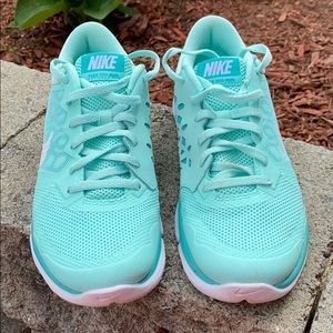 Nike teal sneakers